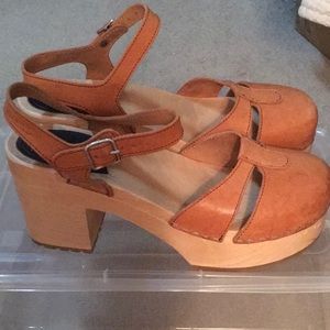 Swedish Hasbeens Tan leather wooden strappy heeled clogs size 38